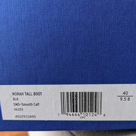 Stuart Weitzman Norah Smooth Calf Leather Boots 9 1/2 + Dust Bags New in Box❤️ - Picture 9 of 16